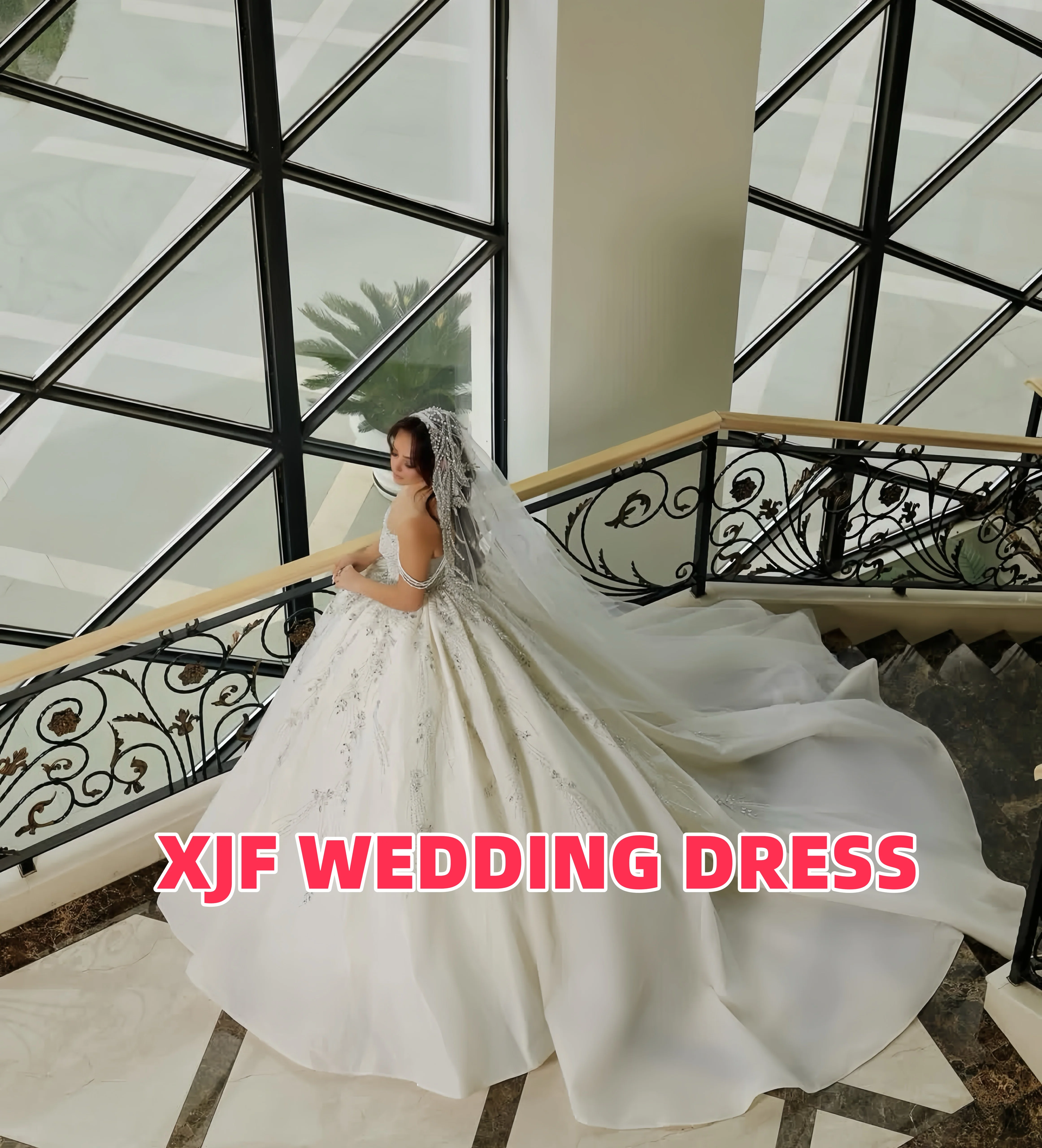 ชุดแต่งงานหรูหราแบบสั่งตัด คอรูปหัวใจ แขนกุด ทรงบอลกาวน์ ชุดเจ้าสาว