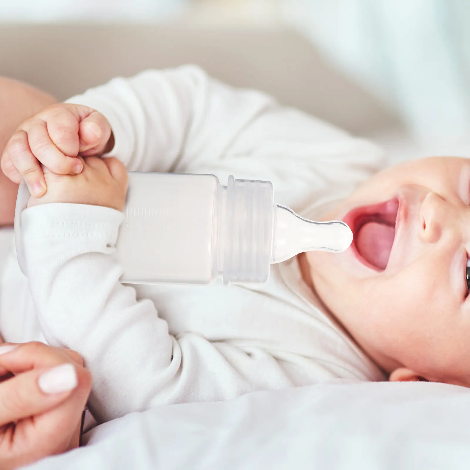 

5Pcs Disposable Baby Milk Bottles Portable Lightweight Newborn Feeding Bottles with Soft Silicone Teat Clear Scale Independent