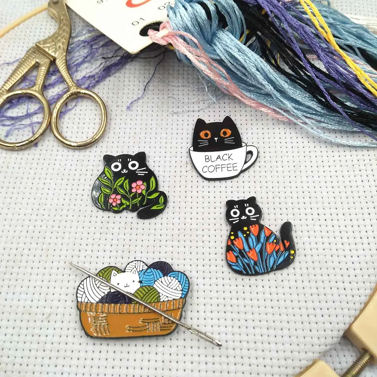 Needle Minders Magnetic for Cross Stitch Cute Cat Yarn Balls Sewing Needle Magnet Keeper Finder Embroidery Needle Nanny Holder