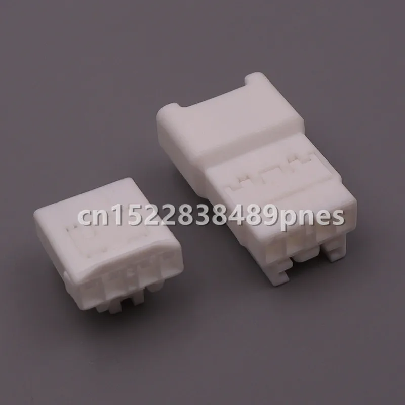 4 Pole Auto Wiring Harness Socket MG641041 MG651038 Automotive Plug