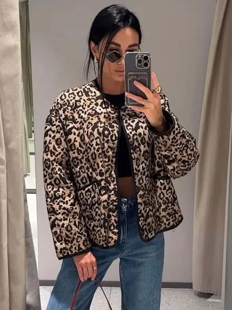 ZBZA Women\'s Leopard Animal Print Jacket Coat V-neck Long-sleeved Single-breasted Pockets Loose Overcoat Winter Female Chic Coat