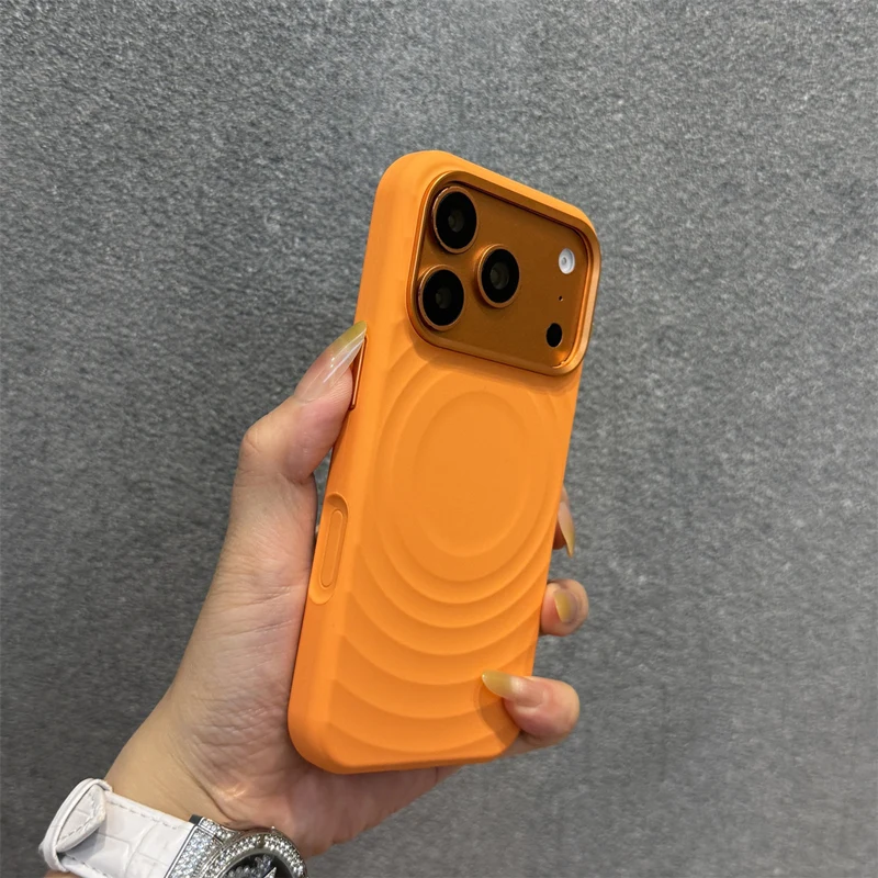 Etui na telefon MagSafe z efektem falującego się wody i metalową ramką, kompatybilne z iPhone 17, 18 Pro Max, 16 Pro, 15, z funkcją bezprzewodowego ładowania, matowe, wykonane z płynnego silikonu. — zdjęcie produktu 2