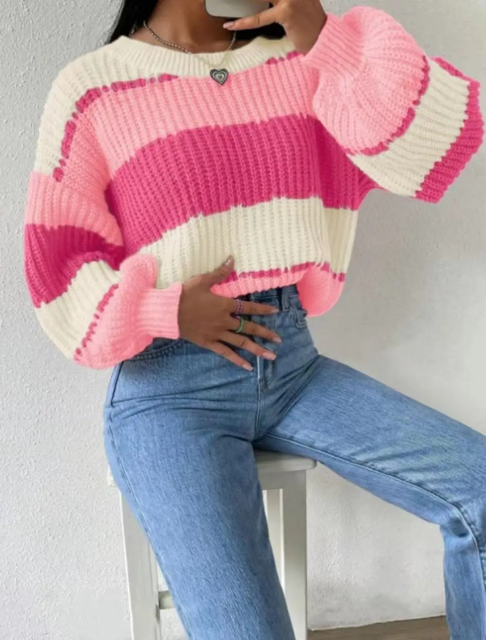 Korean lazy pink sweater 2024 Autumn/Winter design sense of color contrast round neck stripes outside the top woman