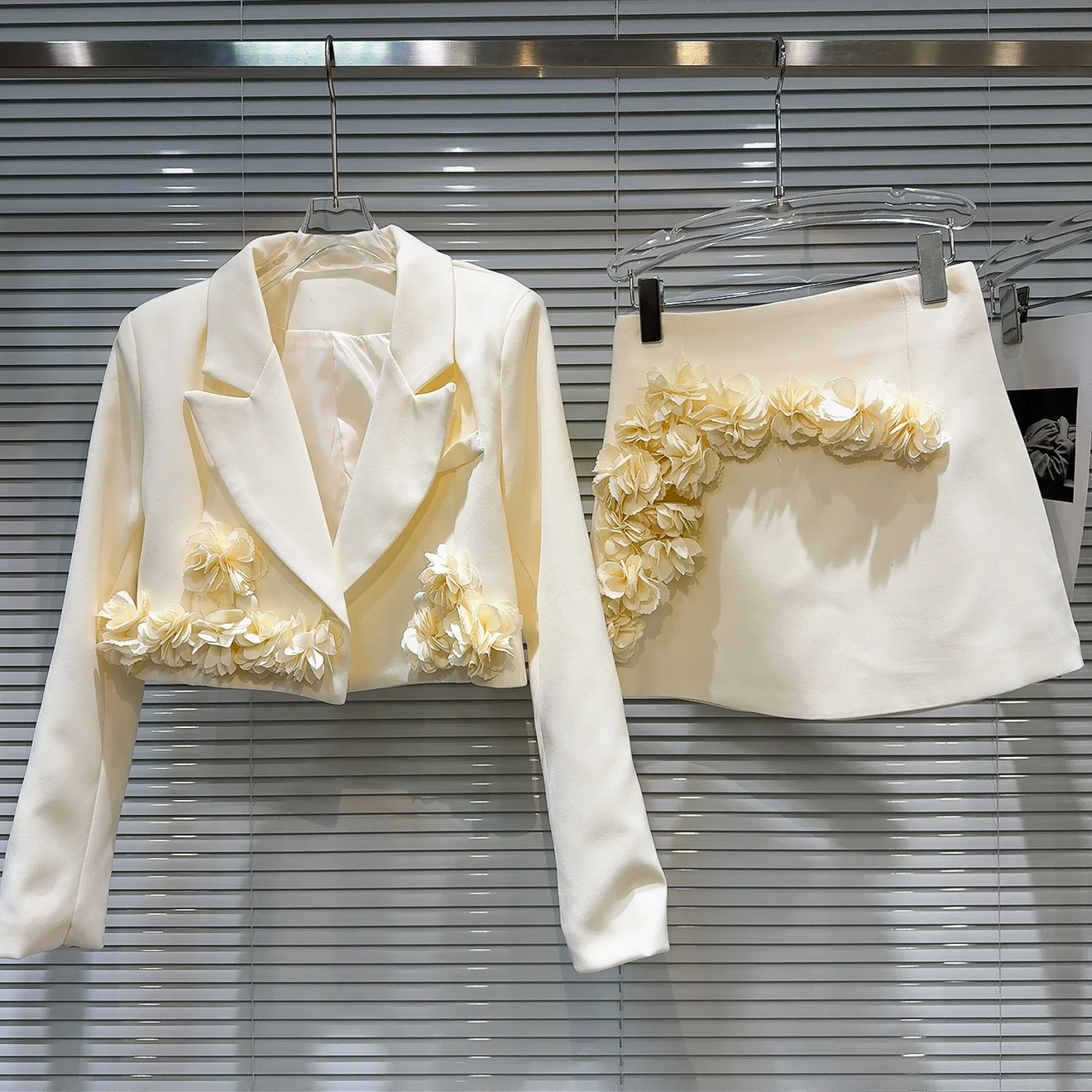 

Spring Autumn Women 3D Flowers Decors Suit Coat Floral Blazers Jacket Cardigan Tops + Half Body Petals Skirt 2Pcs Set 2025