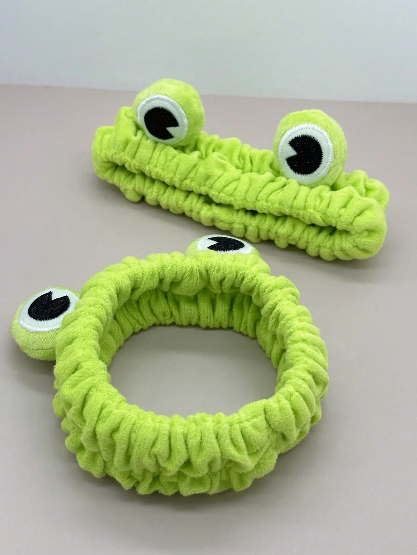 

1pc Cartoon Frog Eye Coral Fleece Headband, Suitable For Makeup, Cleaning, Fitness And Other Occasions, Cute And Practical, Can