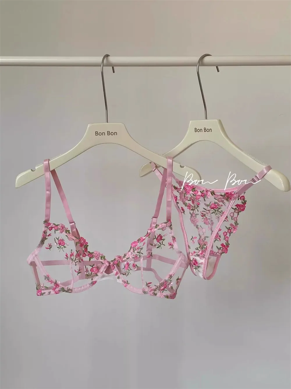 Vintage Französische Dienstmädchen-Sexy-Dessous, durchsichtiges Set mit Blumenstickerei, schwere Spitze, 32–38 AB, bequeme Unterwäsche in Übergröße MOYISU – Detail 4