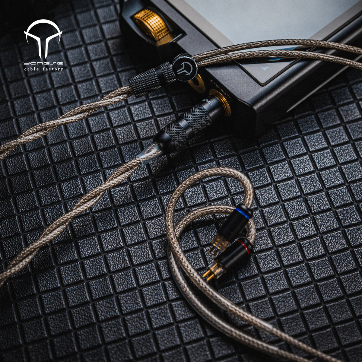 Yongse GreyBunny Single Crystal Copper + Silver-plated Single Crystal Copper Center ＆ Graphene Earphone Cable