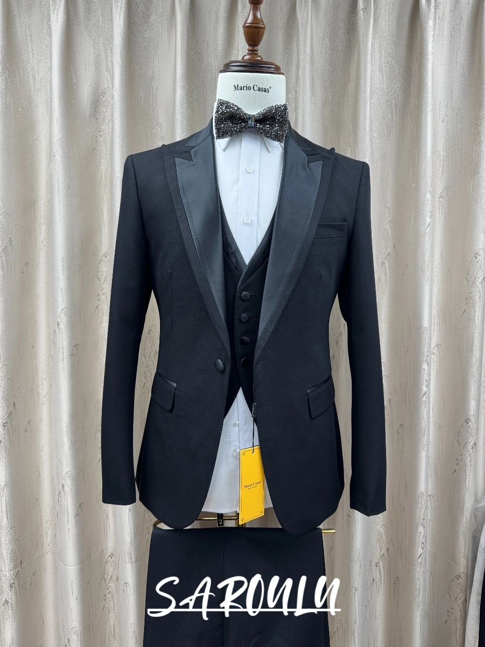 

Classic Black Peak Lapel Suit Set For Men, Premium Weddings Party Galas Groom Wear, Elegant Three Pieces Glamorous Tuxedo
