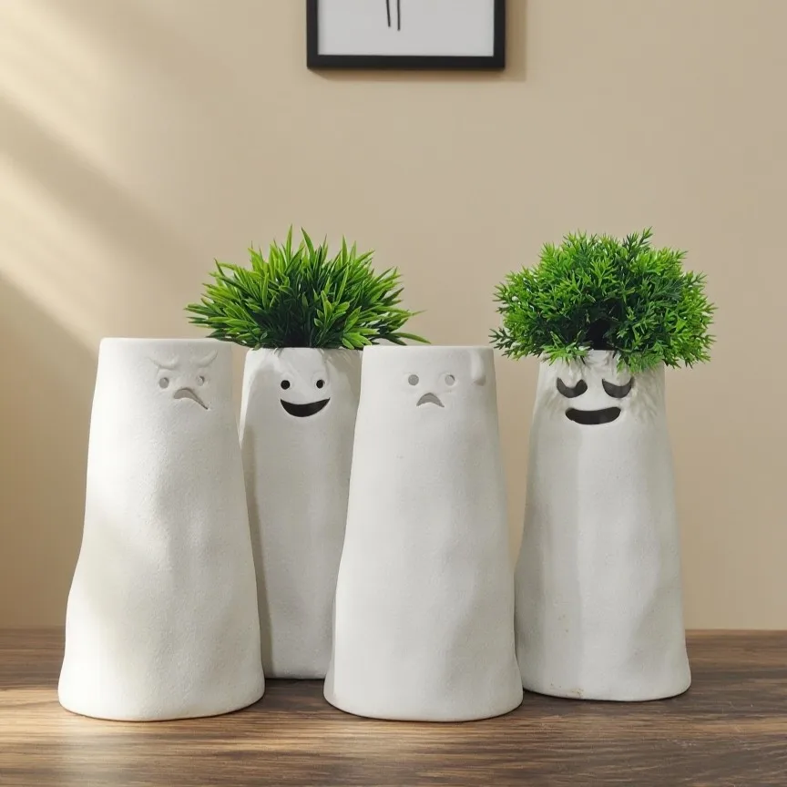 CAPIRON 14.5cm Bud Vase for Dried Flower Smile Thinking Small Vase Ceramic Matte White Desktop Shelf Decoration