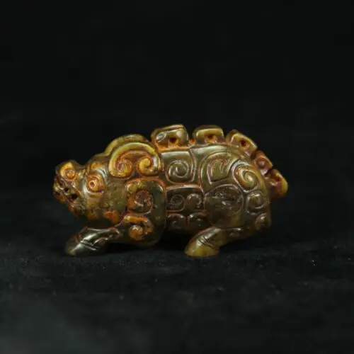 

Antiques Old Chinese Jade Hand Carved Auspicious God Beast Pig Statues Amulets