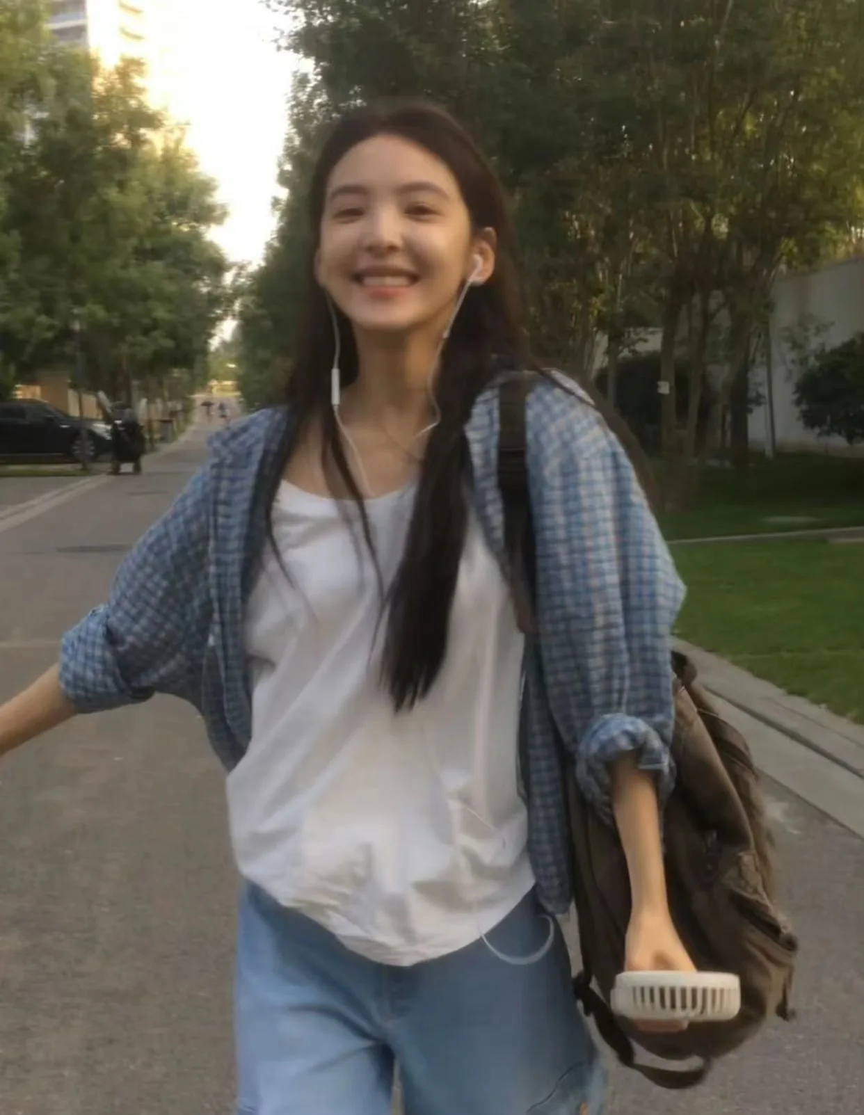 

Zhang Ruolan Han Dongmen 24, осенний солнцезащитный крем, тонкий и женский маленький узор, повседневный длинный свеч Busin irt