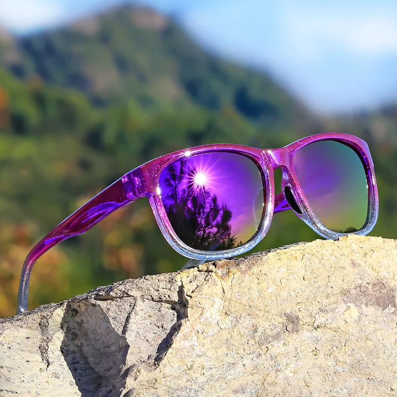 Nieuwe stijl unisex gepolariseerde vierkante mode-zonnebril - lichtgewicht paars glitterframe, TAC-lenzen voor buitensporten en mode