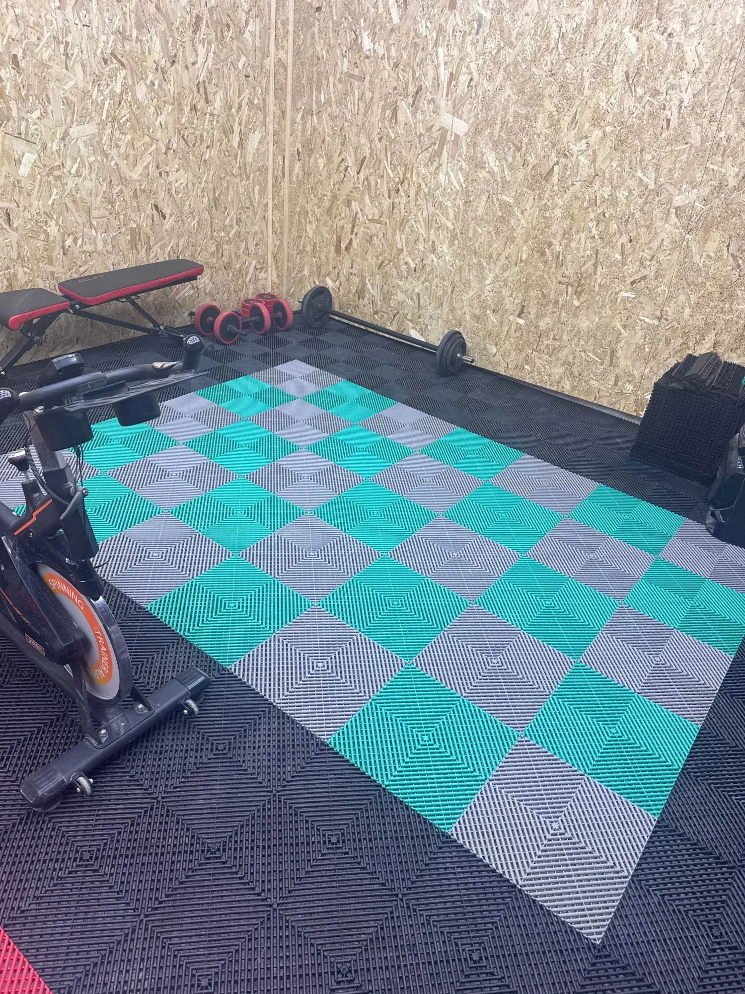 China Factory Direct Supply Pvc Floor Tile Interlocking Pvc Floor Tiles Plastic Decking Floor Tiles Price