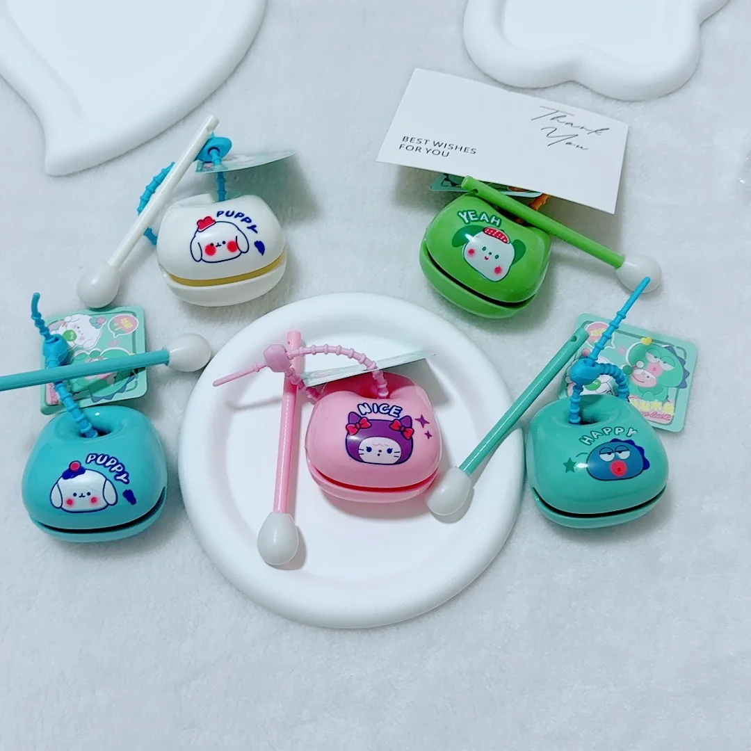 

Новая серия Sanrio, милый декомпрессионный деревянный брелок с рыбой, стукающие куклы, милая сумка с подвеской, подвесное украшение
