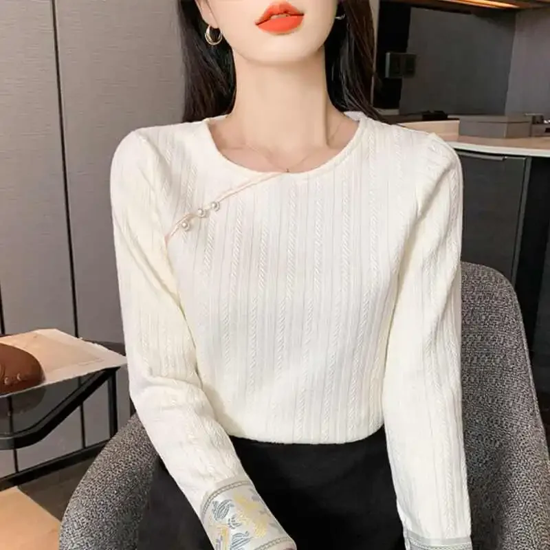 

2025 New High-end Chinese Style Retro Embroidered Round Neck Fashionable Solid Color Versatile Long-sleeved Top