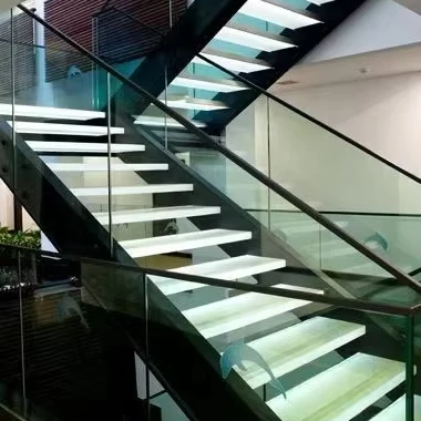 Personalizzazione delle scale galleggianti per interni galleggianti moderne in quercia bianca con ringhiera in vetro resistente, volo dritto in legno massello