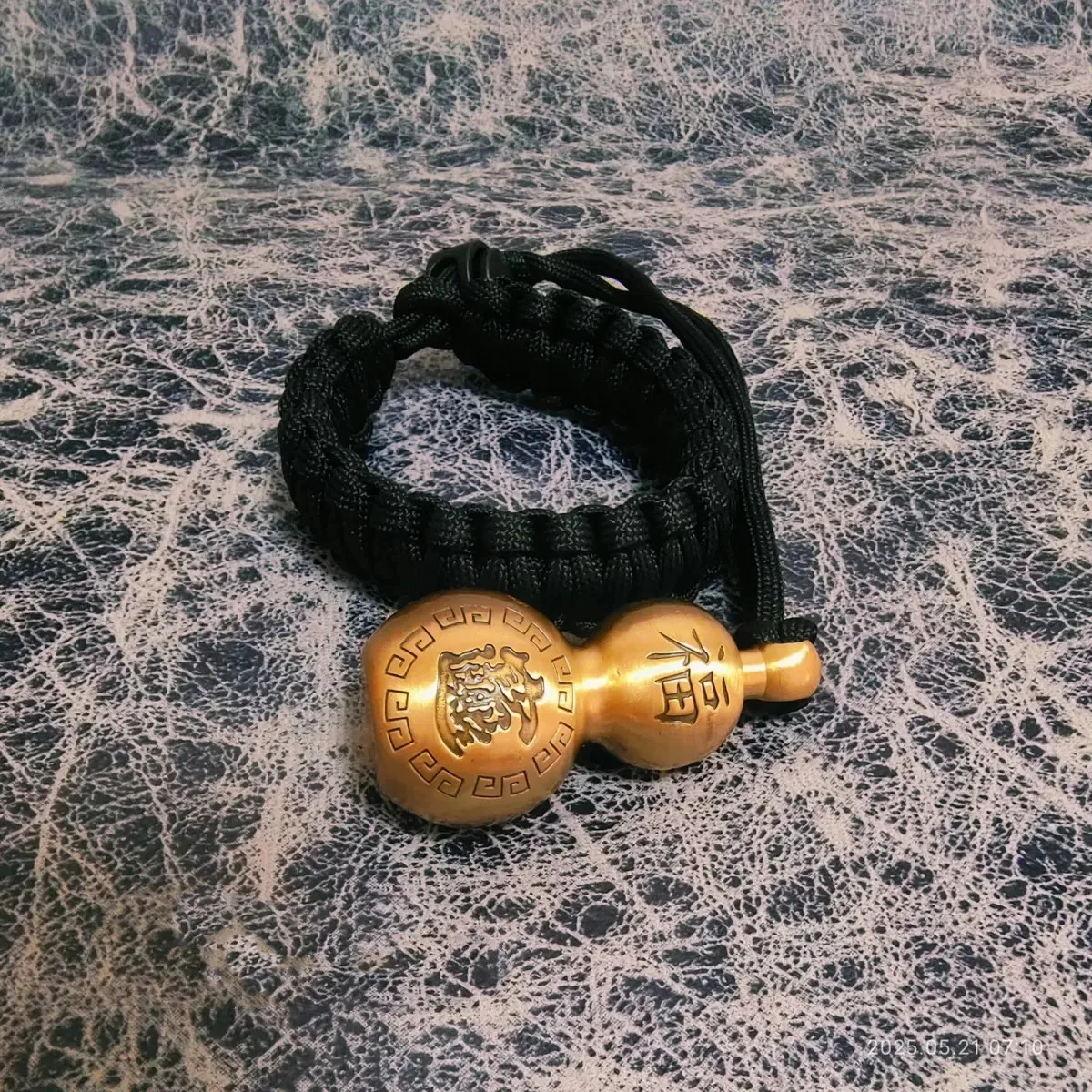 สร้อยข้อมือมะระทองเหลืองเครื่องมือการอยู่รอดฉุกเฉินหน้าต่างหักการป้องกันตัวเองอุปกรณ์ป้องกันความปลอดภัยส่วนบุคคล