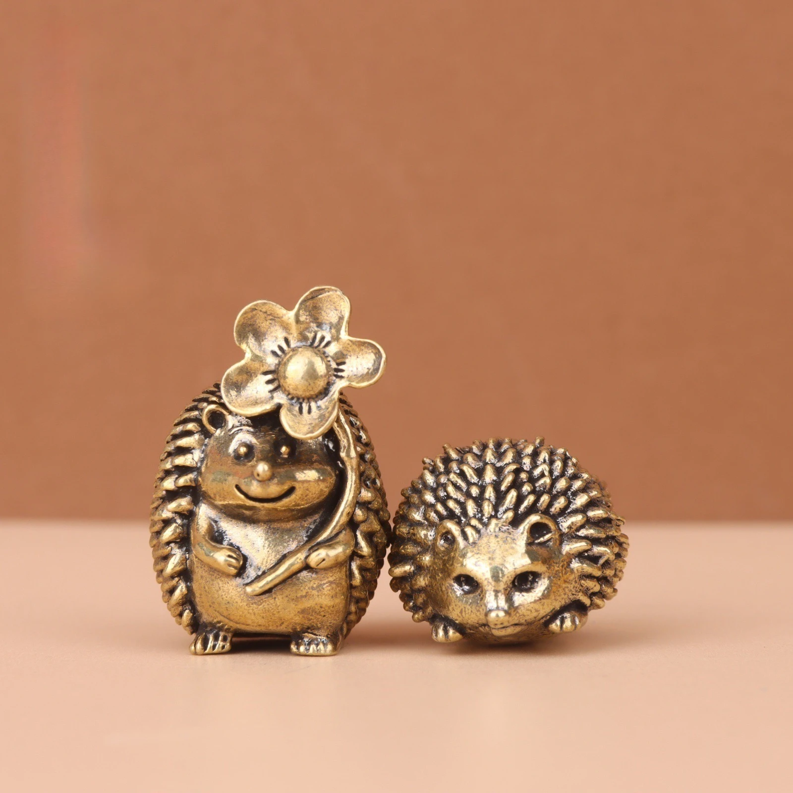 Retro Brass Hedgehog Figurine Realistic Little Hedgehog Figurine Antique Copper Surface Decoration Of Small Animal Craft Jewelry