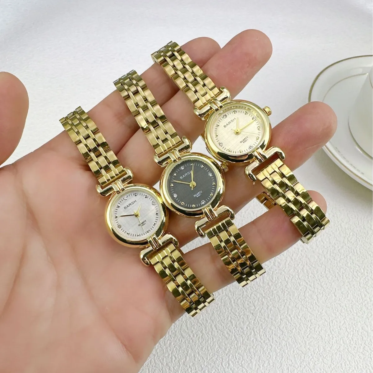 

Women's Watches Fashionable and High-end Gold Steel Strip Small Dial Quartz Watch Simple Elegant Style Ladies' Watches