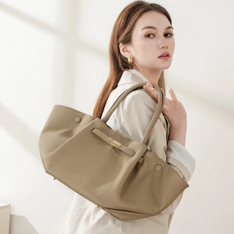 

Leather fashion simple large capacity tote bag European and American niche solid color wing commuter versatile dumpling