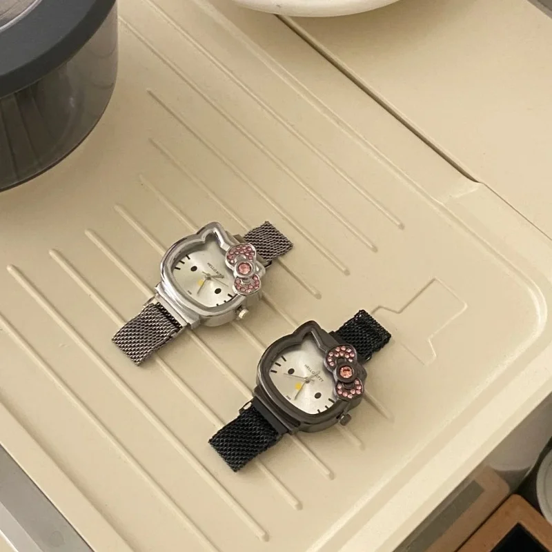 Hello Kitty Orologio multicolore con fiocco tempestato di diamanti Design Accessori creativi Periferiche anime Regalo a sorpresa per studentesse fidanzata