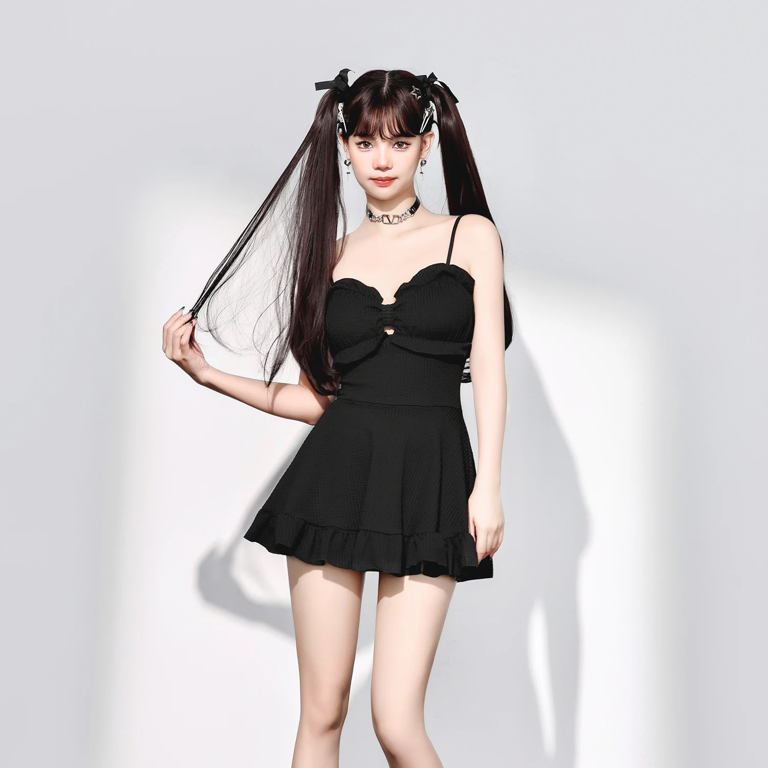 2025 ใหม่Elegant Sweet Bowอนุรักษ์นิยมสระว่ายน้ําวันหยุดชุดOne-pieceชุดว่ายน้ําสีดําSeaside Swim Beach Partyชุดว่ายน้ําSuspender