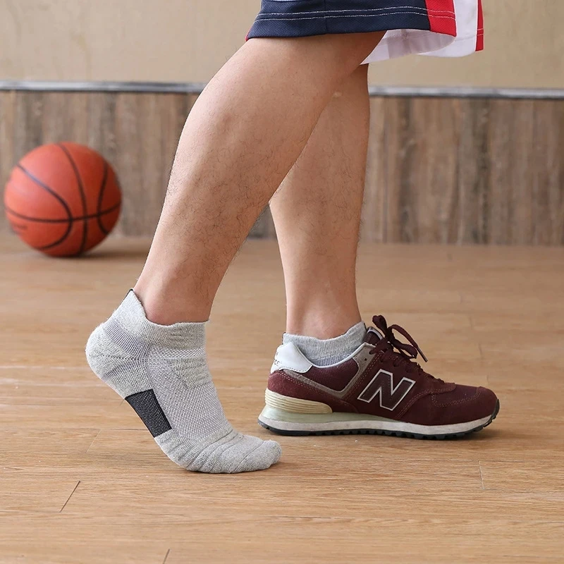 Calcetines de fútbol antideslizantes para hombre y mujer, calcetín de algodón de tubo corto, calcetines deportivos de baloncesto, calcetines desodorantes transpirables 39-45