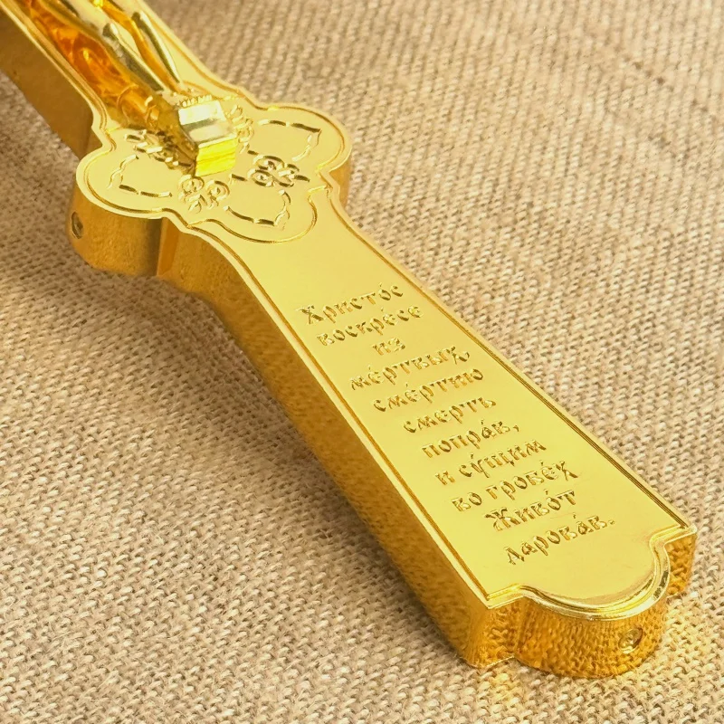 Orthodoxes Jesus Christus Kruzifix für den Hausaltar, Gold-Silber Metall, verziertes byzantinisches Kreuz mit Strasssteinen, religiöses Geschenk – Detail 4