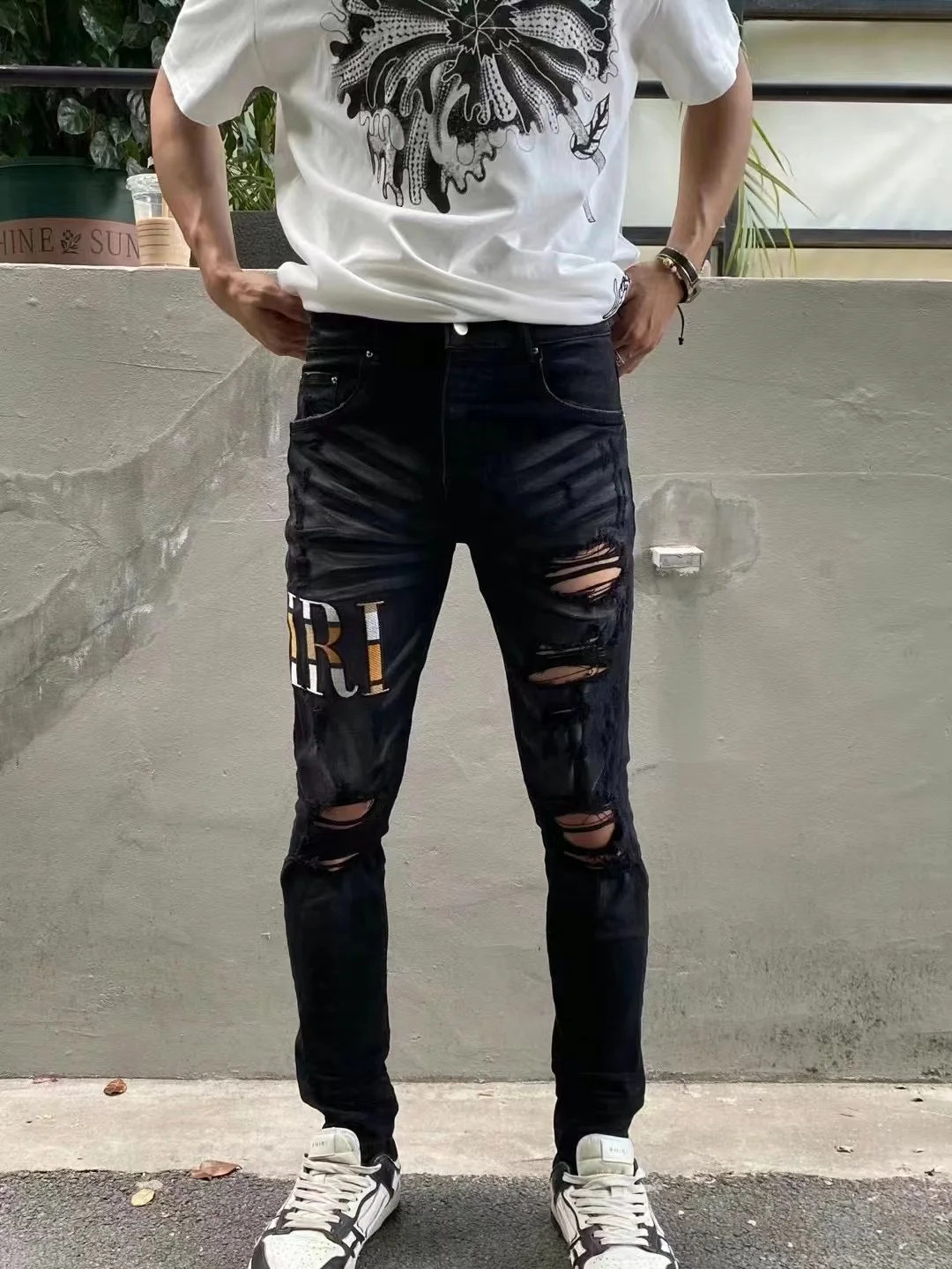 

Leather Embroidered Word Art Jeans Men Hole Casual Slim Cotton Stretch Scratches Bleached Scraped Feet Pencil Pants Badge Tight