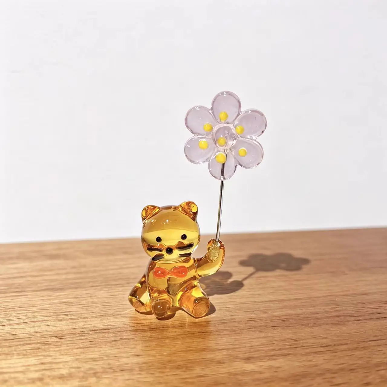 Japanese-Style Glass Kitten Paperweight with Flower Figurines Crystal Cat Ornament for Home Decor Art Collectible