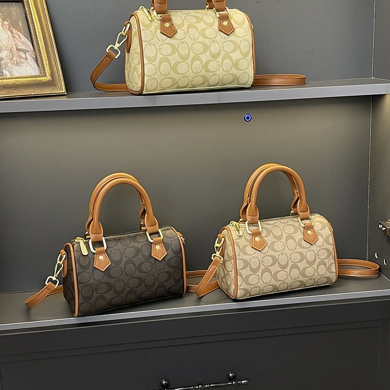 

Classic Elegant Shoulder Bag in Premium Leather, Women's Handbag with Removable Strap, by Famous Luxury Designer