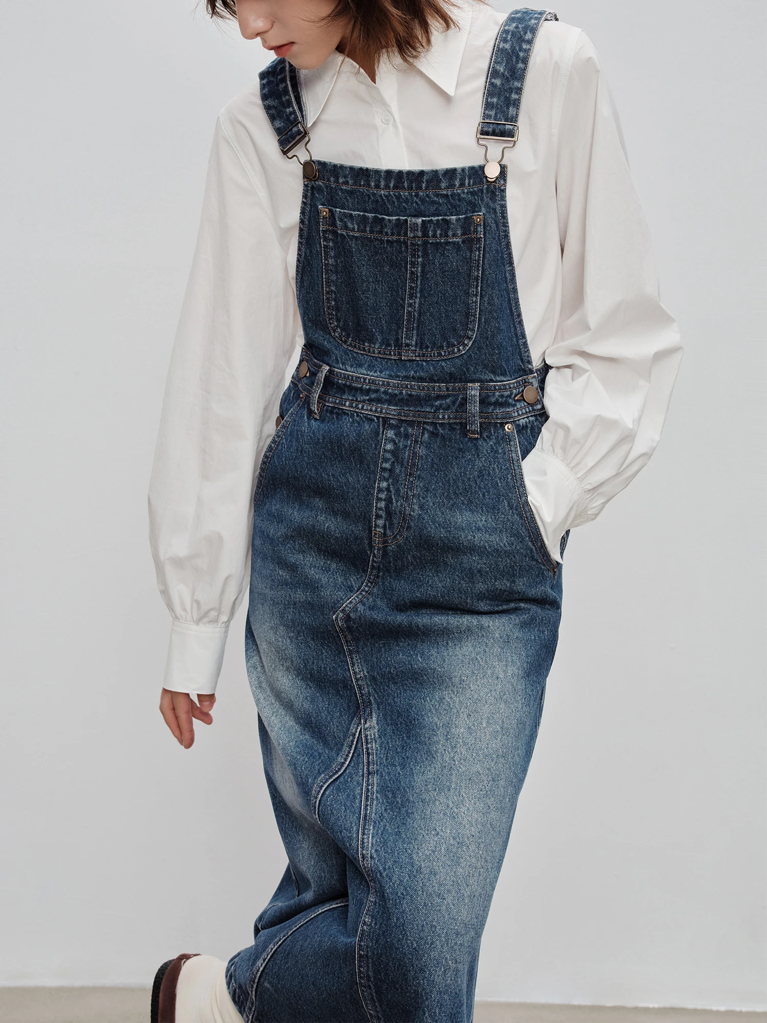 ZIQIAO Retro Solid Dark Blue Denim Overalls Skirt for Women Autumn 2024 New Commuting All-match Casual Dress 24ZQ93014