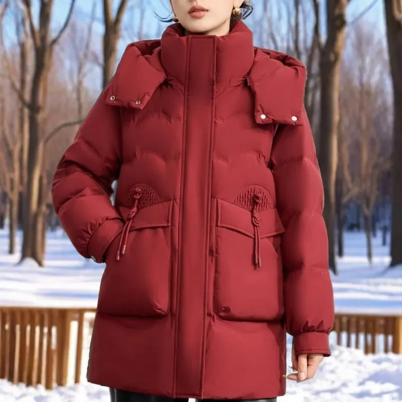 

Женская пуховая хлопковая куртка, новинка 2023 года, зимнее теплое пальто с капюшоном для мам среднего возраста, женские пуховые стеганые куртки, шапка, съемные пальто