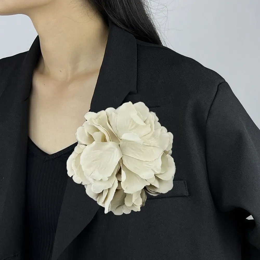 Broche de flores de tela para hombre y mujer, alfiler de abrigo de suéter blanco y negro hecho a mano, accesorios de ropa de moda, 12CM, nuevo