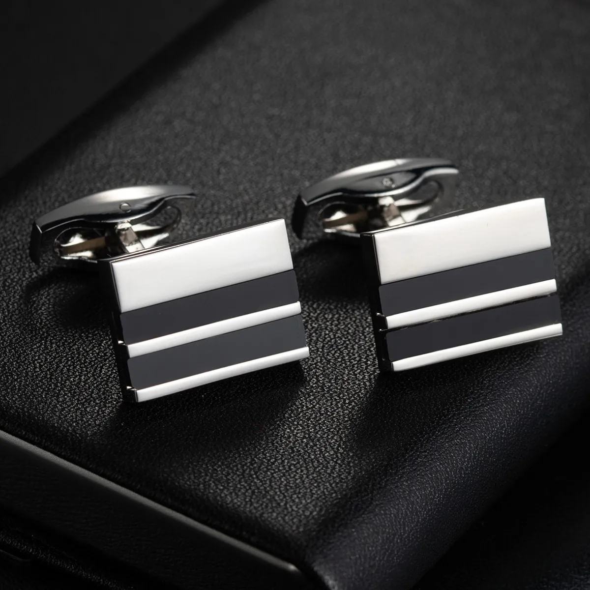 High Quality Oval Stripe Enamel Copper Material Lattice Cuff Fashion Men\'s French Shirts Cuffs Cufflinks wholesale Birthday Gift