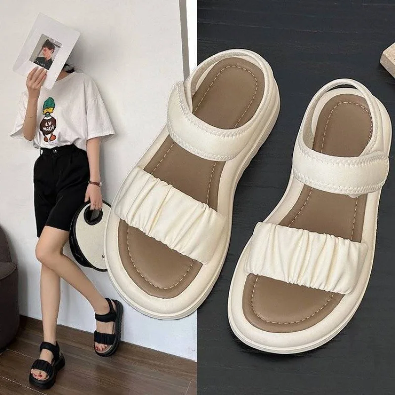 2025 Summer New Sandals Versatile Non-slip Small People Show Height Muffin Bottom Wear Beach Shoes