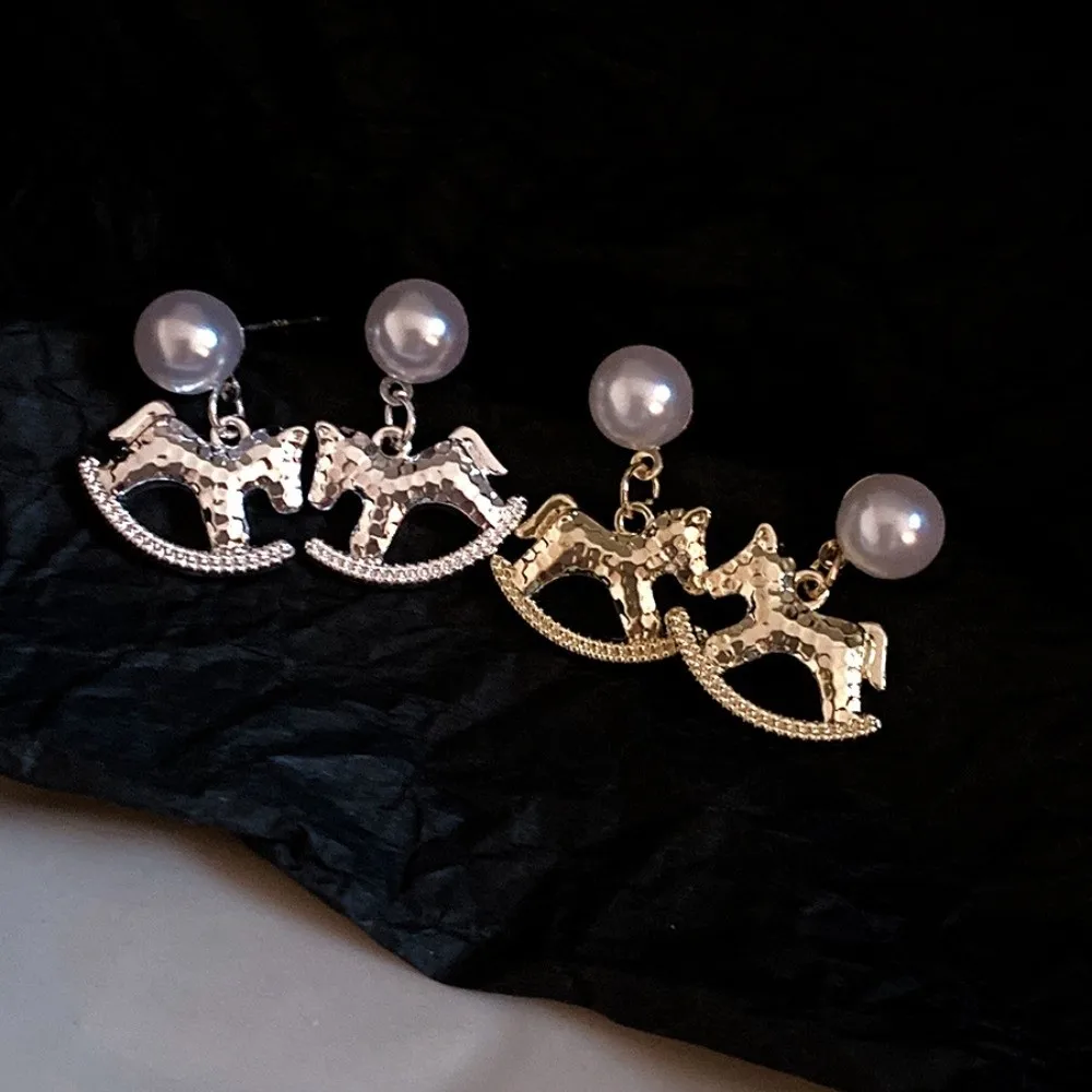 الحصان الصيني السنة الجديدة لؤلؤة زودياك المهر أقراط الأزياء والمجوهرات اللؤلؤ الكرتون الحصان أقراط هزاز المهر الكرتون