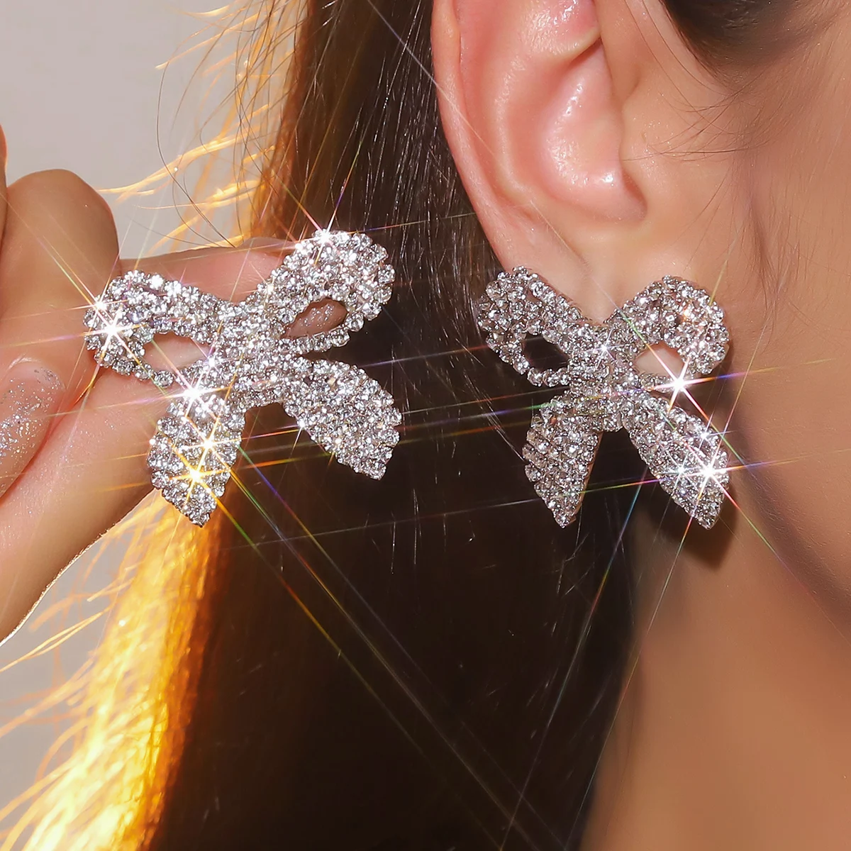 Conjunto de pendientes de lágrima colgantes con piedra natal y diamantes de imitación de cristal plateado, joyería de disfraz de boda, regalo para mujer