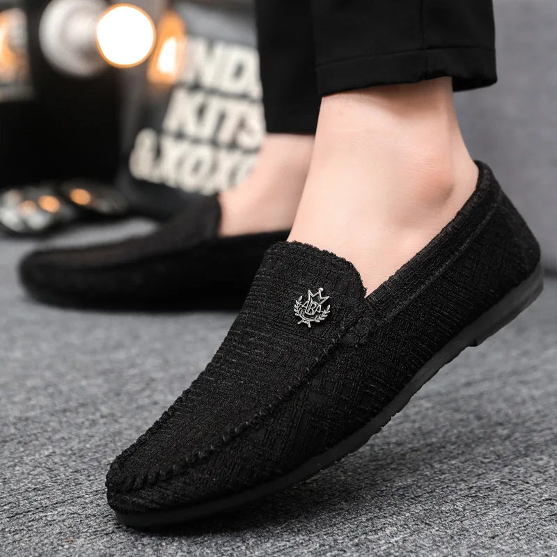 Men's minimalist bean shoes are lightweight and trendy for students, with soft soles and breathable loafers