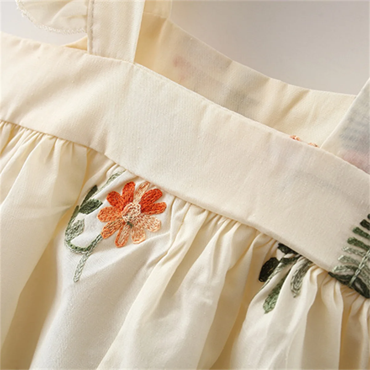 Summer 0-3-year-old baby girl dress girl covered in flower embroidered small flying sleeve princess dress