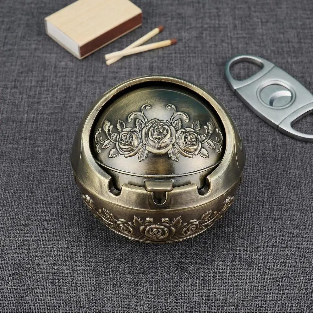 1pc Metal Ashtray, Smoking Windproof Vintage Lid Ornament, Vintage Cigarette Metal Decoration,Portable Home Decor Ashtrays