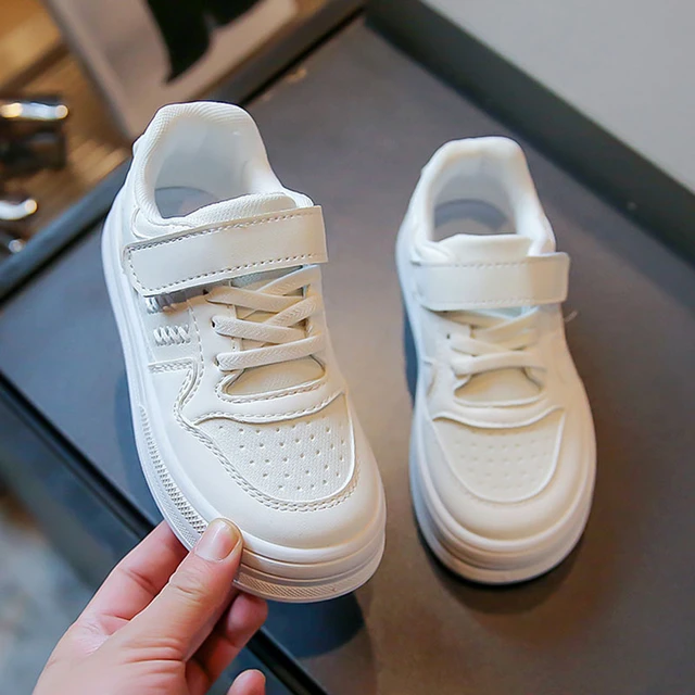 White sports shoes under 1 top