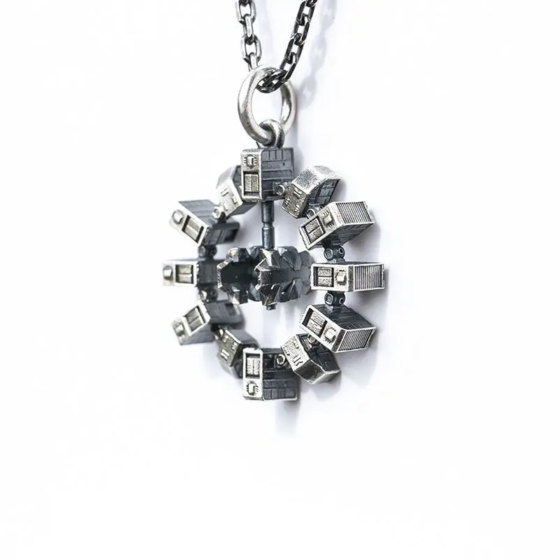 قلادة قلادة على شكل محطة فضائية للتحمل من البضائع بين النجوم - هدية لعبة إبداعية فريدة من نوعها للرجال #3