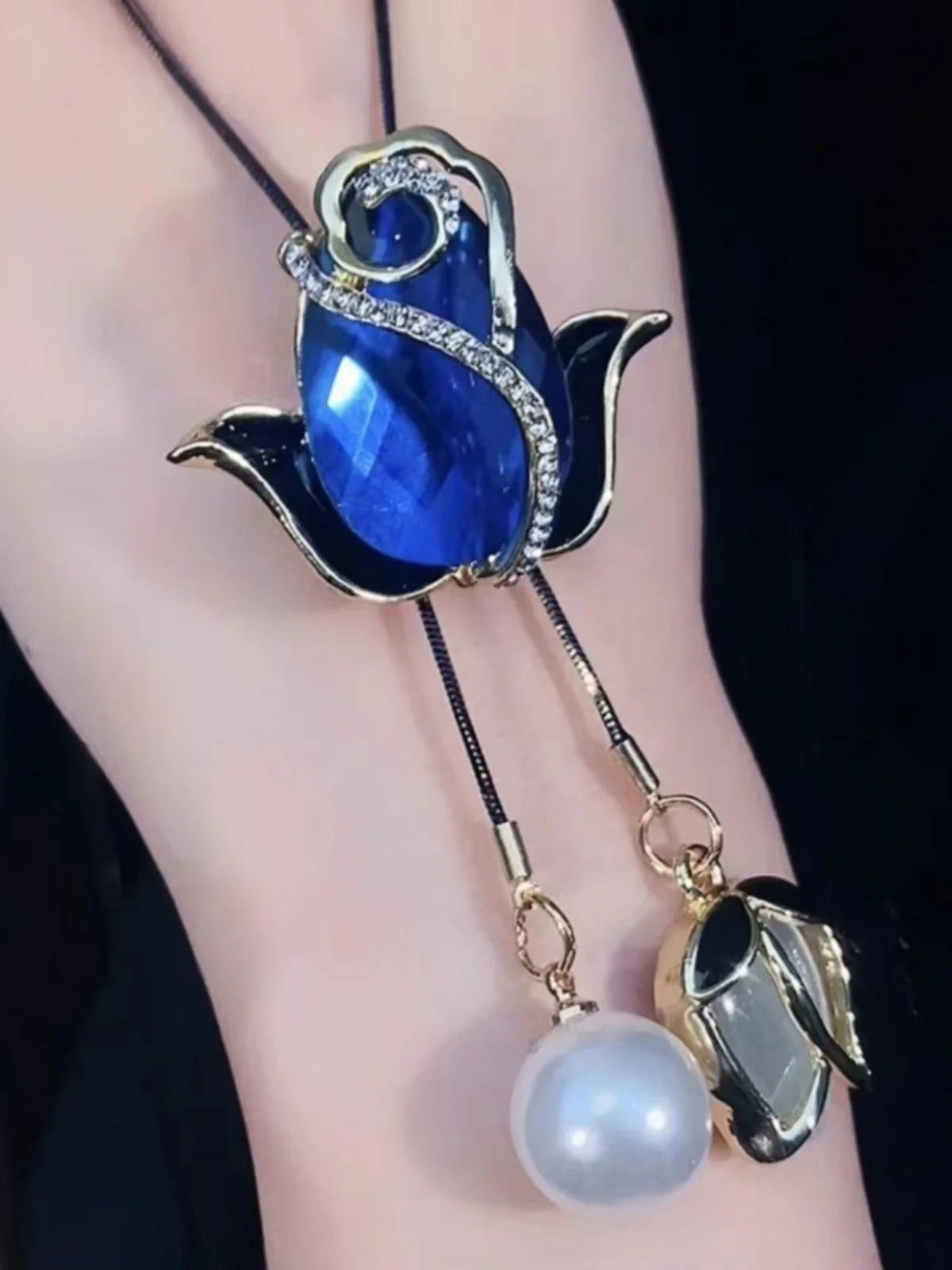  IA BEAR Suéter Azul Tulipa Corrente Fena E Versátil Acório de Moda Marca VICTORIA BEAR Coleção de Verã...