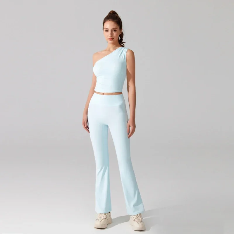 طقم يوجا للياقة البدنية مكون من قطعتين للسيدات بلون سادة بدلة رياضية ناعمة قابلة للتنفس سريعة الجفاف ملابس رياضية نسائية