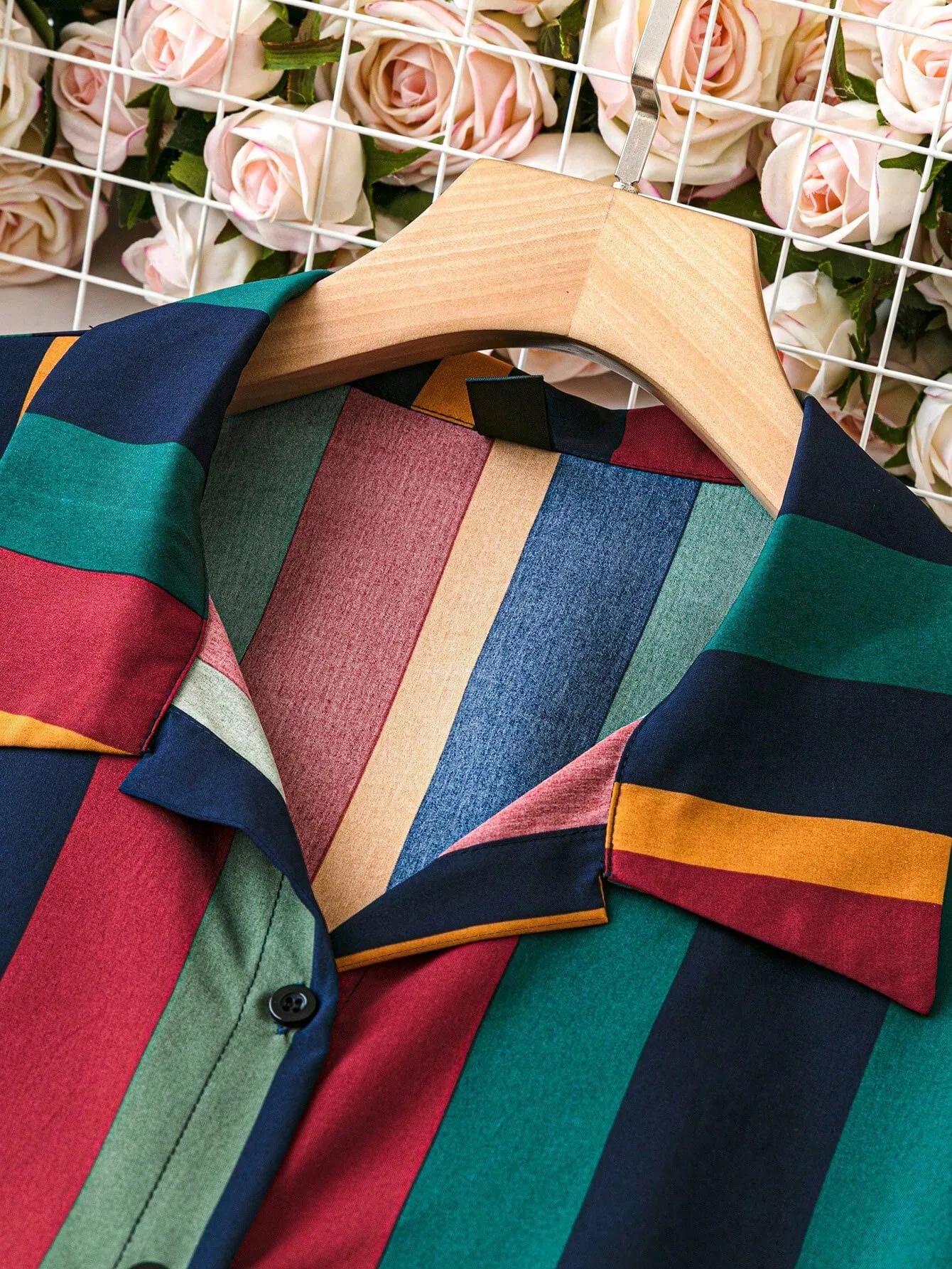 

Женское летнее платье-рубашка с полосатым цветным принтом и рукавами «летучая мышь»