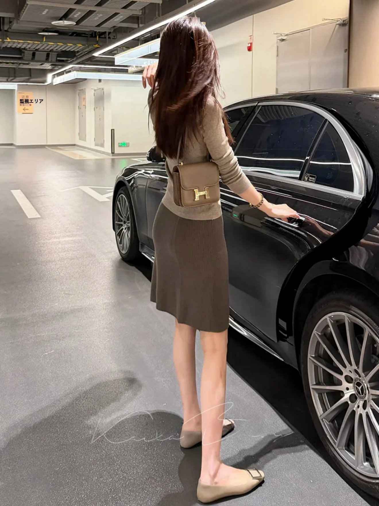 

Elegant Knitted One-Shoulder Top And Midi Skirt Set for Women Spring Season Long Sleeve Cold Tone Fashionable Women's Wear