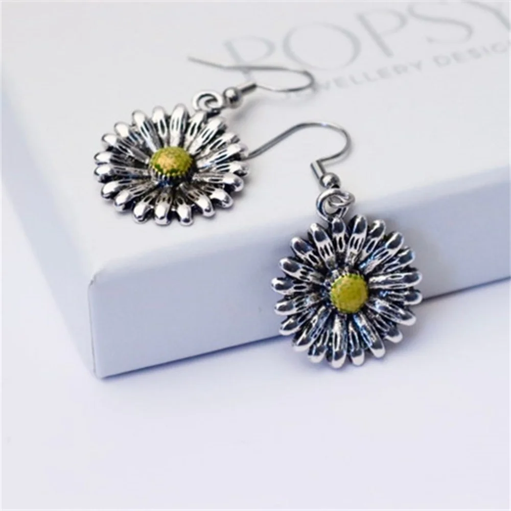 1pair Daisy earrings flower jewellery sunflower earrings gift for gardener wife summer jewellery for her botanical earring