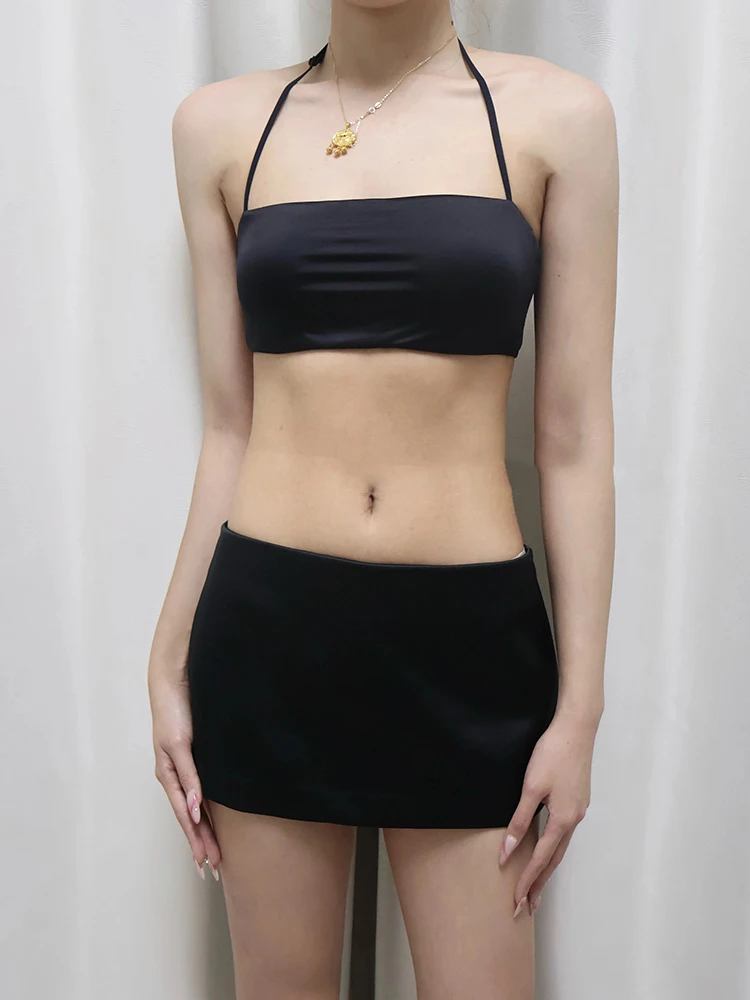 

Elegant layering: Mesh halter-neck strapless bra for women. Sleeveless sexy back-covered bra.