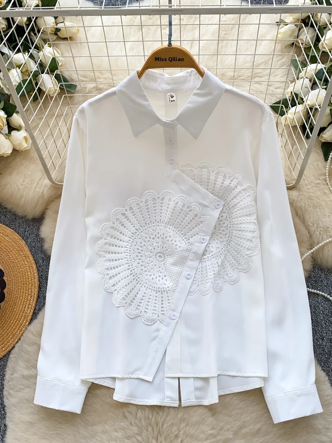 

Женская блузка в повседневном стиле с длинным рукавом, на одной пуговице, с вышивкой и кружевом, асимметричный дизайн, дышащая, из полиэфирного волокна